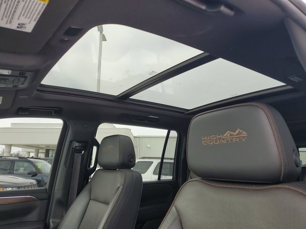 Used 2023 Chevrolet Suburban High Country image 10