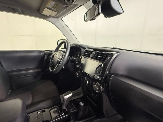 Used 2022 Toyota 4Runner TRD Off-Road AWD/4WD image 31