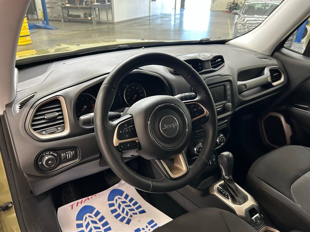 Used 2015 Jeep Renegade Latitude image 18