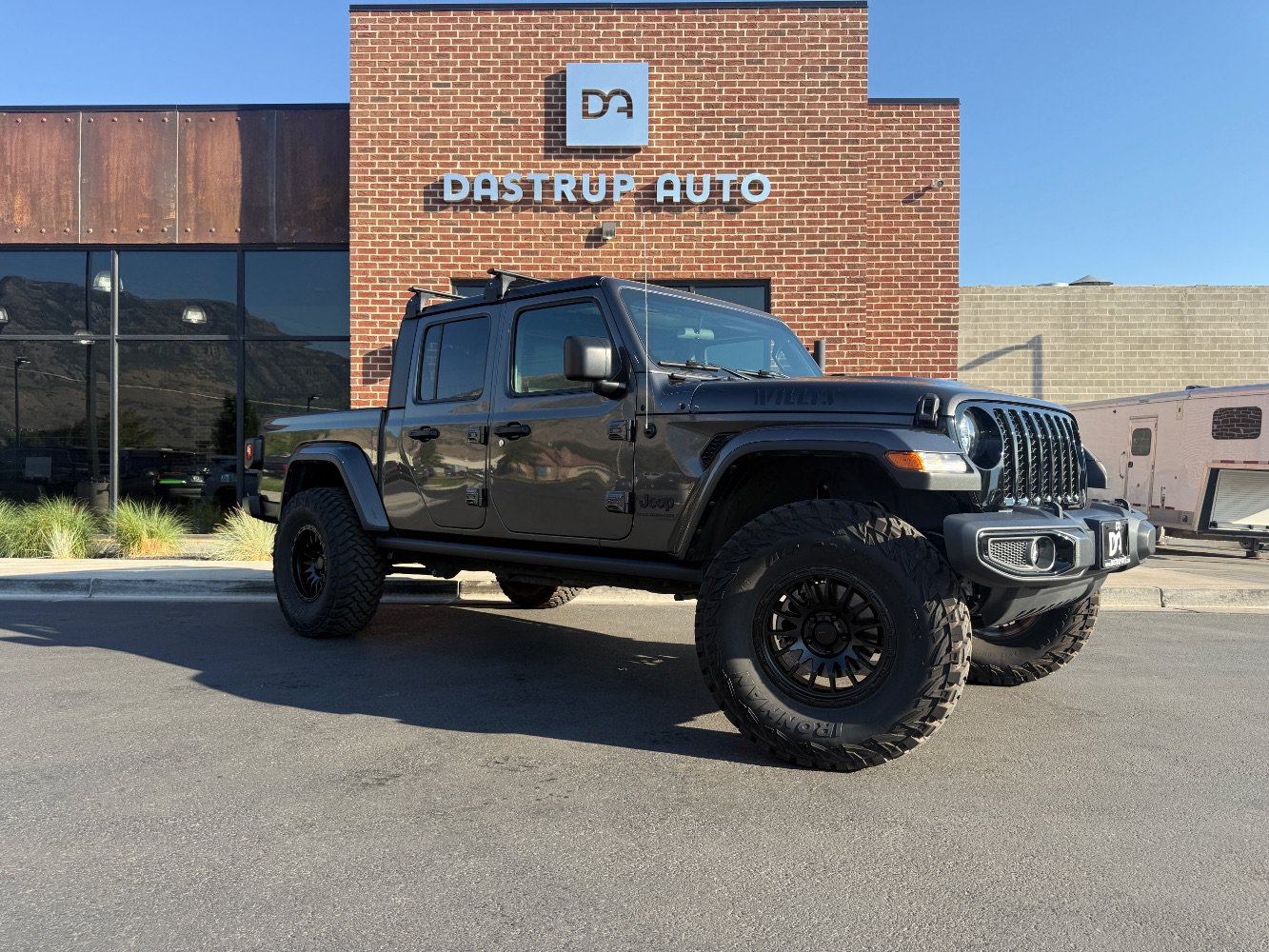 Used 2023 Jeep Gladiator Sport AWD/4WD image 4