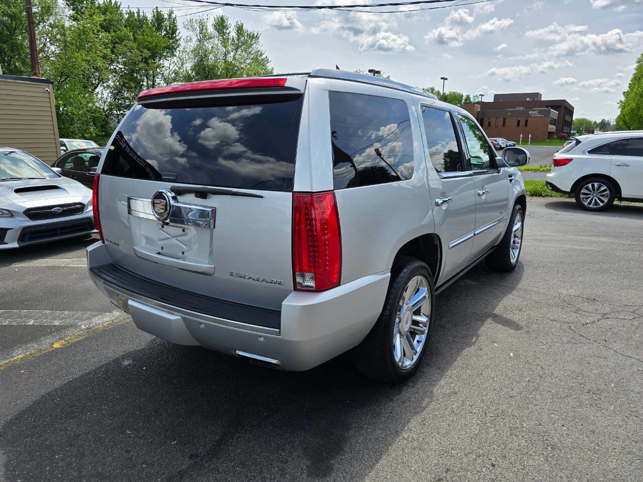 Used 2014 Cadillac Escalade Platinum image 3