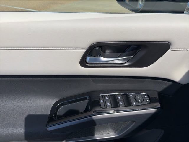 New 2026 Nissan Pathfinder SL image 11