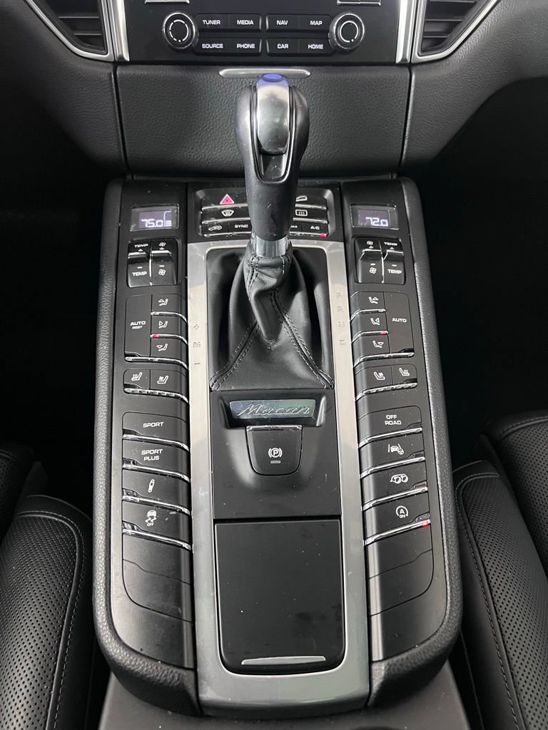 Certified 2018 Porsche Macan Turbo AWD/4WD image 36