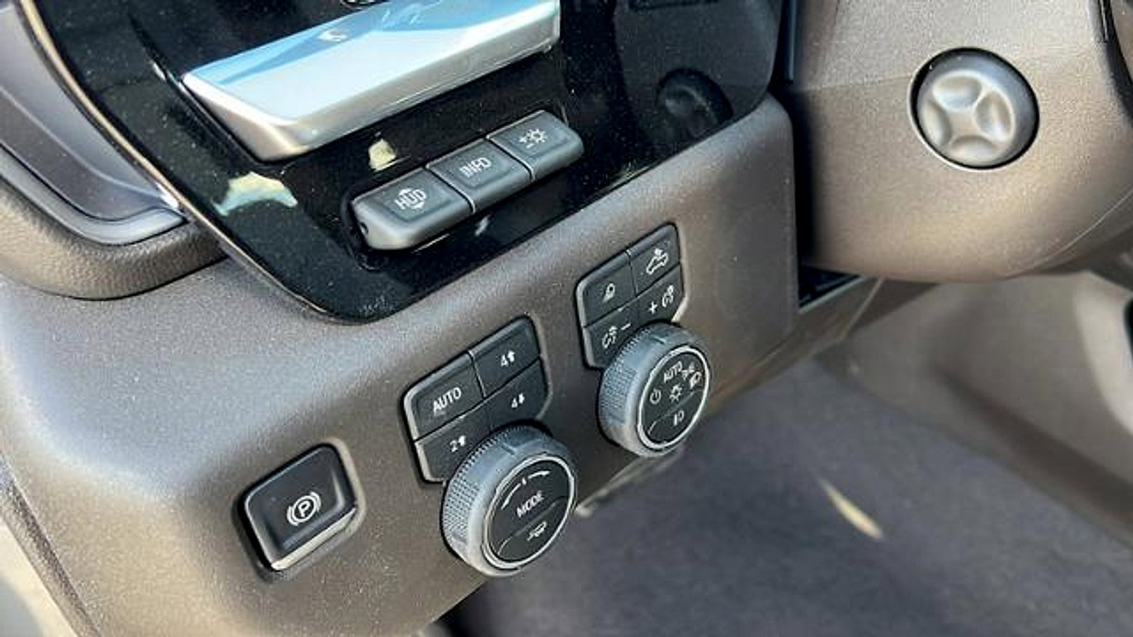 New 2026 Chevrolet Silverado 1500 LTZ w/ LTZ Premium Package image 32