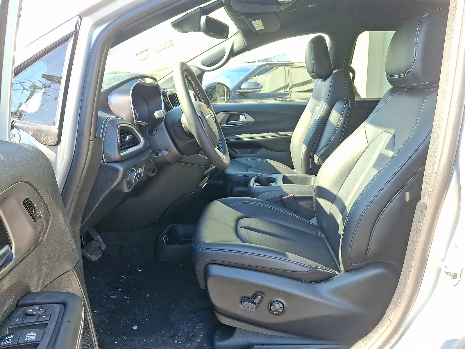 New 2026 Chrysler Pacifica Select image 9
