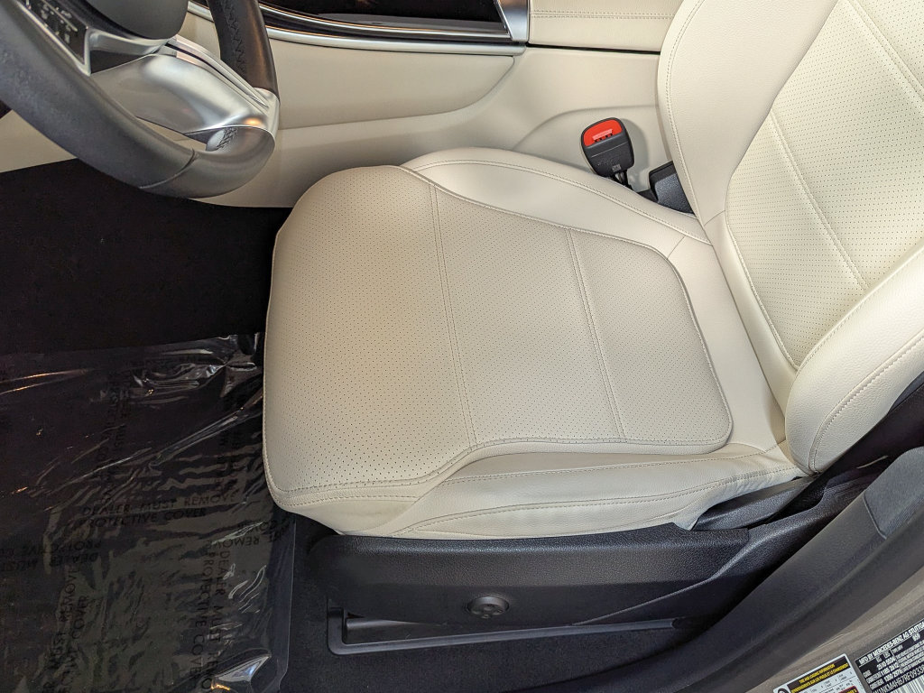 Used 2024 Mercedes-Benz GLC 300 4MATIC image 17