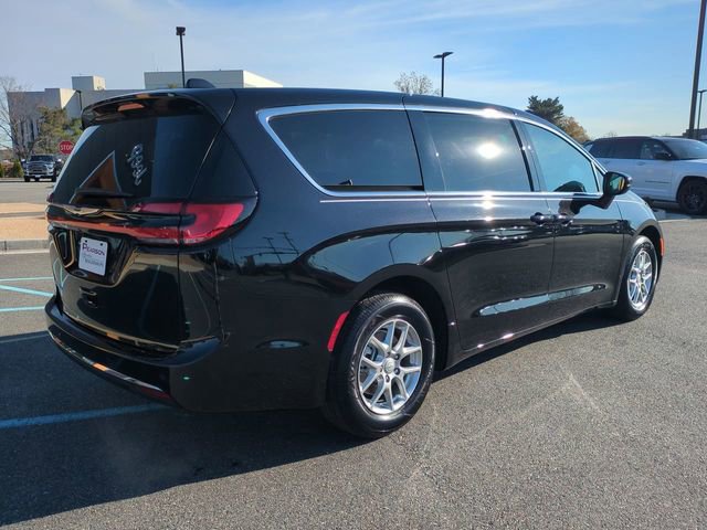 New 2026 Chrysler Pacifica Select FWD image 4