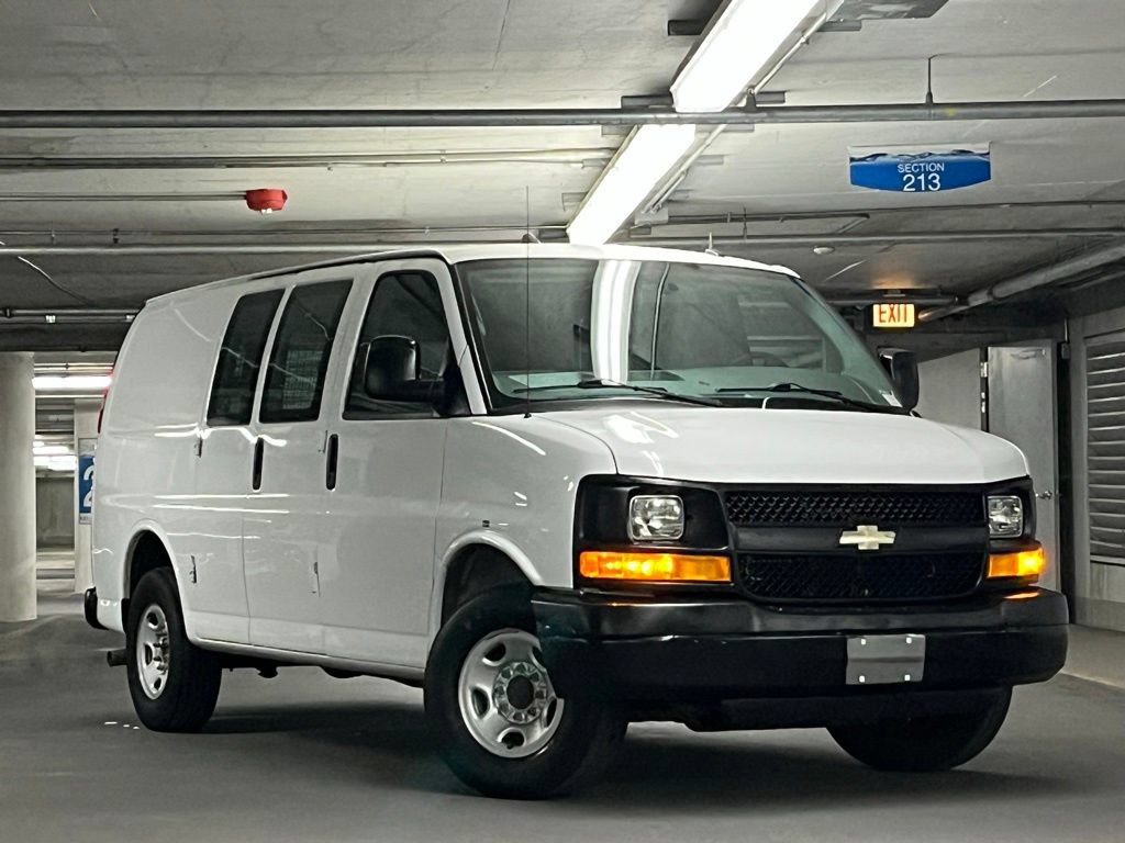 Used 2014 Chevrolet Express 2500 w/ Cold Climate Package RWD image 2