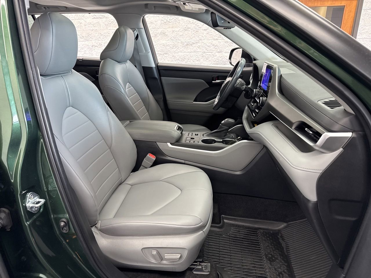 Used 2023 Toyota Highlander XLE image 51