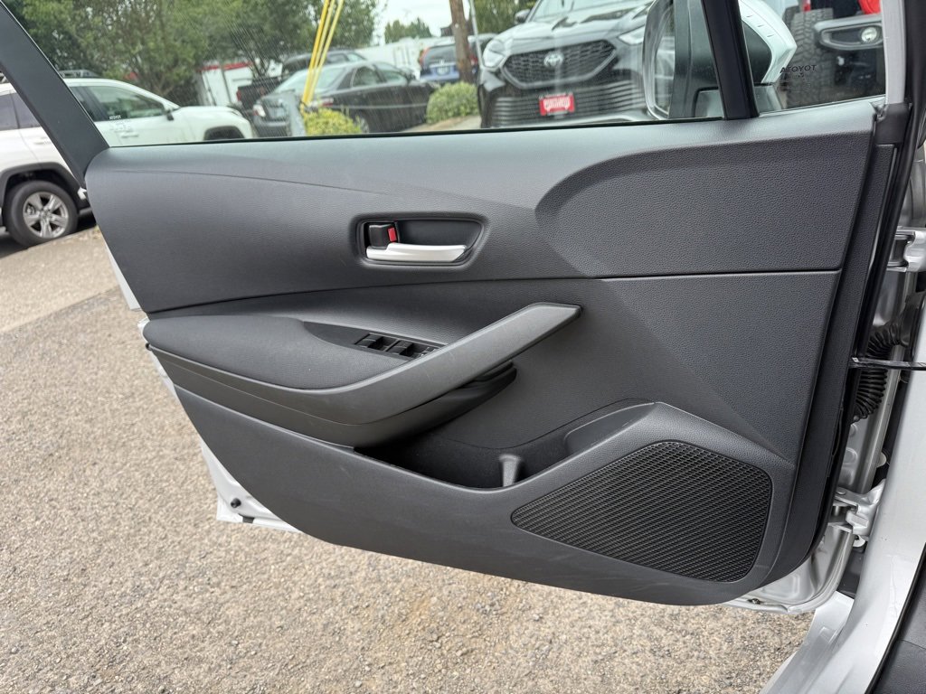 Used 2021 Toyota Corolla LE image 29