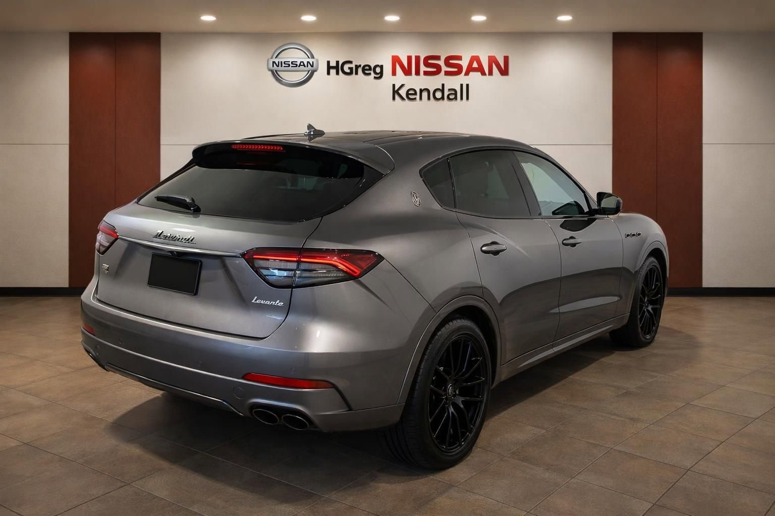 Used 2021 Maserati Levante AWD/4WD image 4