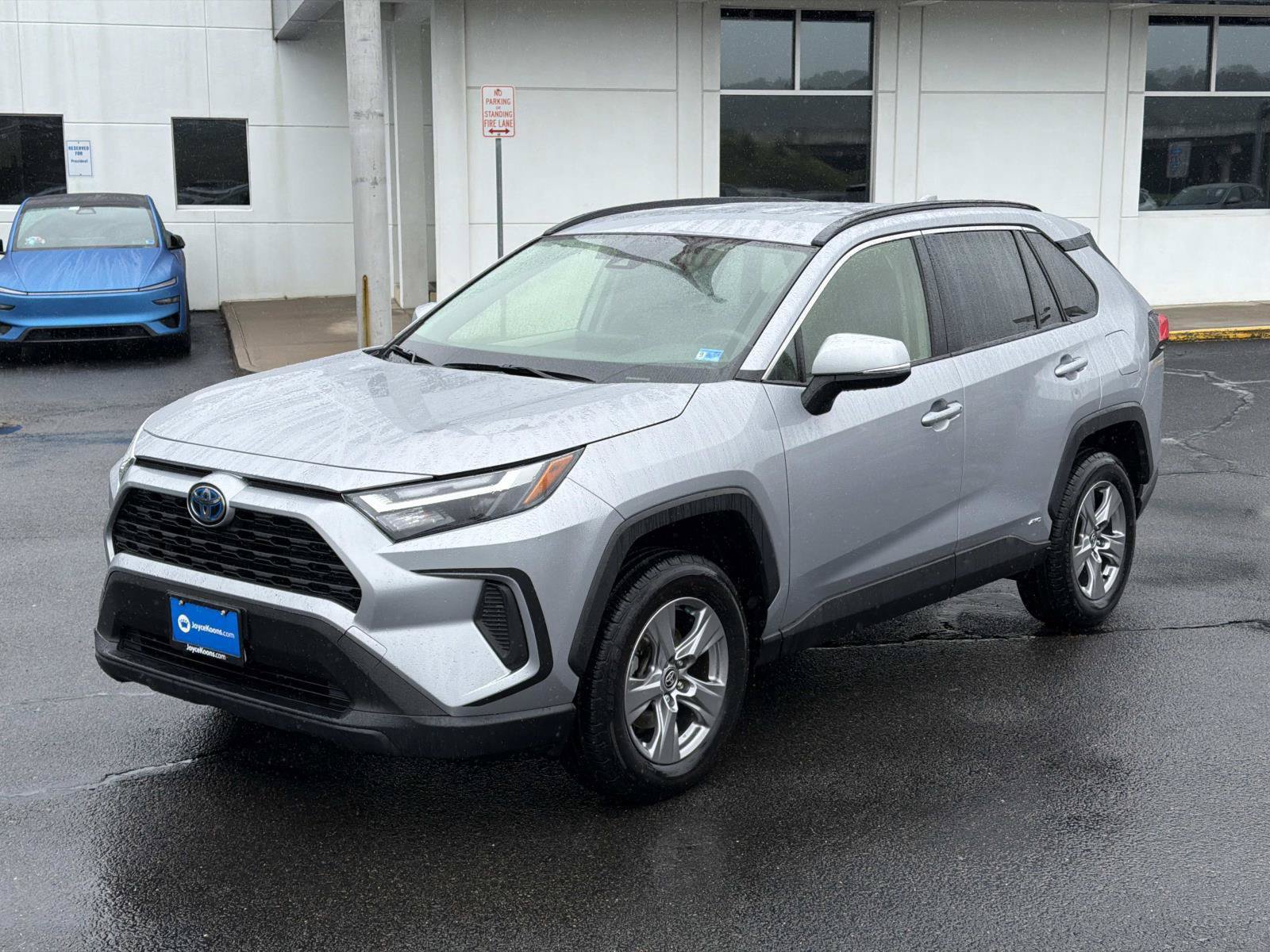 Used 2023 Toyota RAV4 XLE AWD/4WD image 4