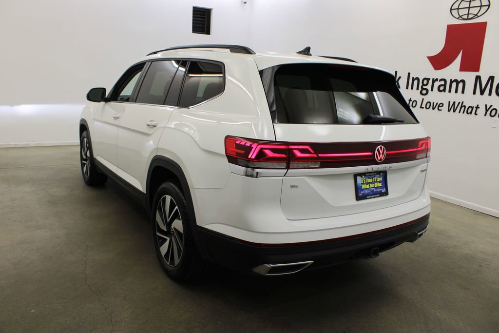 Used 2025 Volkswagen Atlas SE AWD/4WD image 3