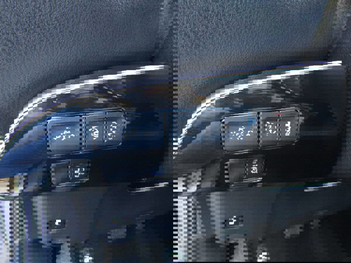 Used 2022 Toyota Prius LE image 11