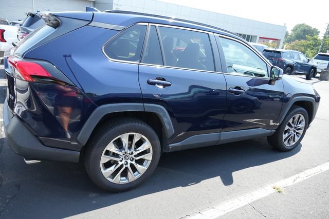 Used 2020 Toyota RAV4 XLE Premium FWD image 14