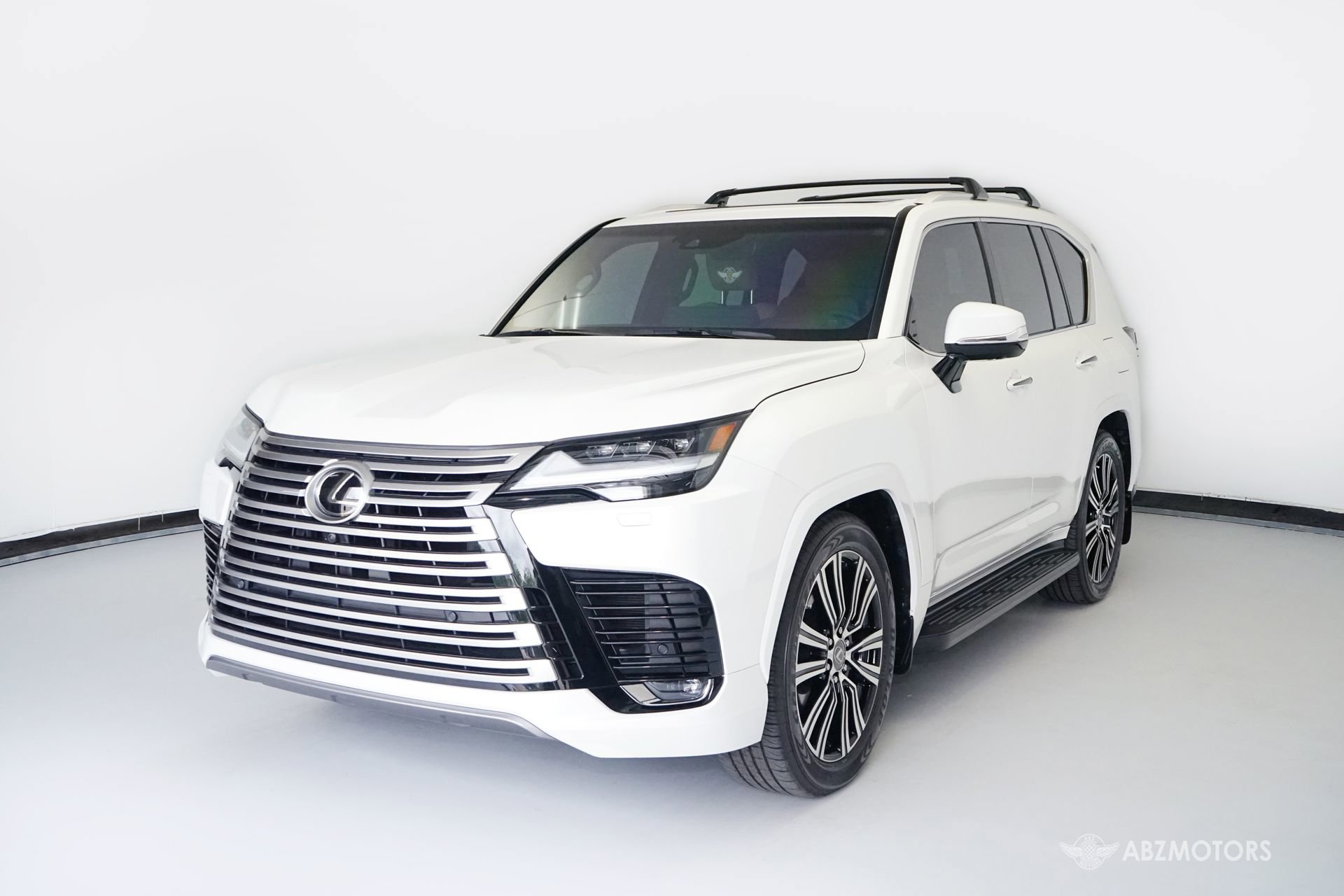 Used 2024 Lexus LX 600 4WD w/ Luxury Package image 2