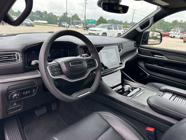 Certified 2024 Jeep Wagoneer Series II w/ Flexible Seating Group RWD image 12