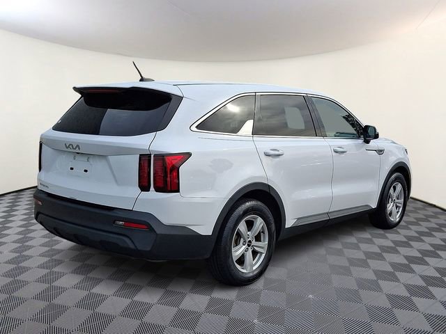 Used 2023 Kia Sorento LX image 7