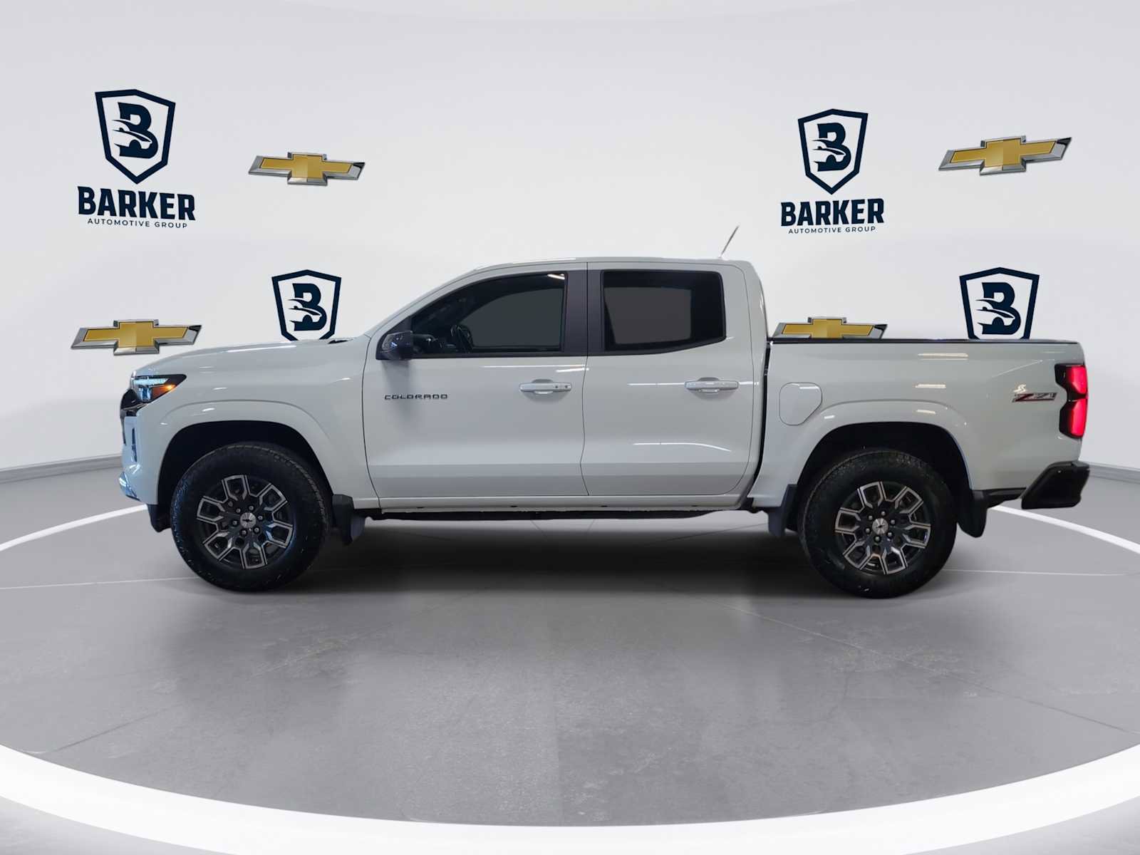 Used 2025 Chevrolet Colorado Z71 w/ Technology Package AWD/4WD image 5