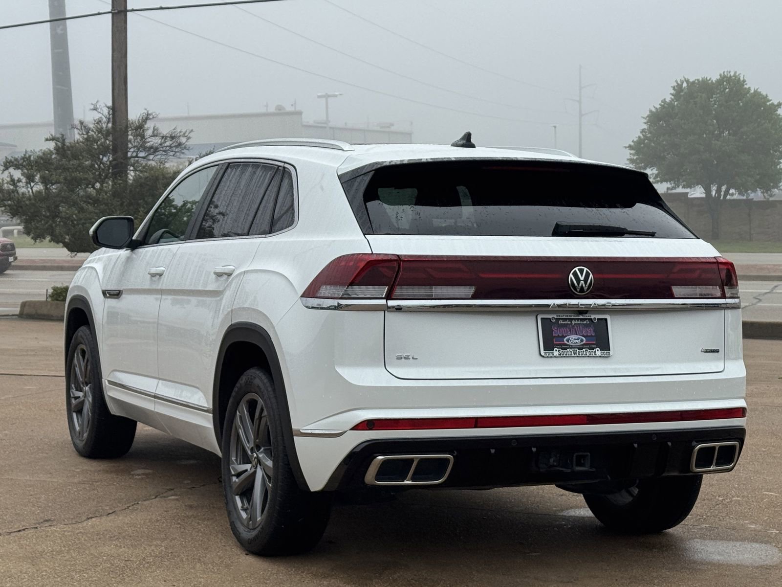 Used 2024 Volkswagen Atlas Cross Sport SEL R-Line AWD/4WD image 6