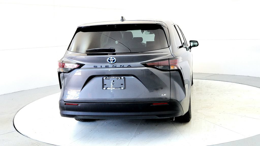 Certified 2025 Toyota Sienna LE AWD/4WD image 5