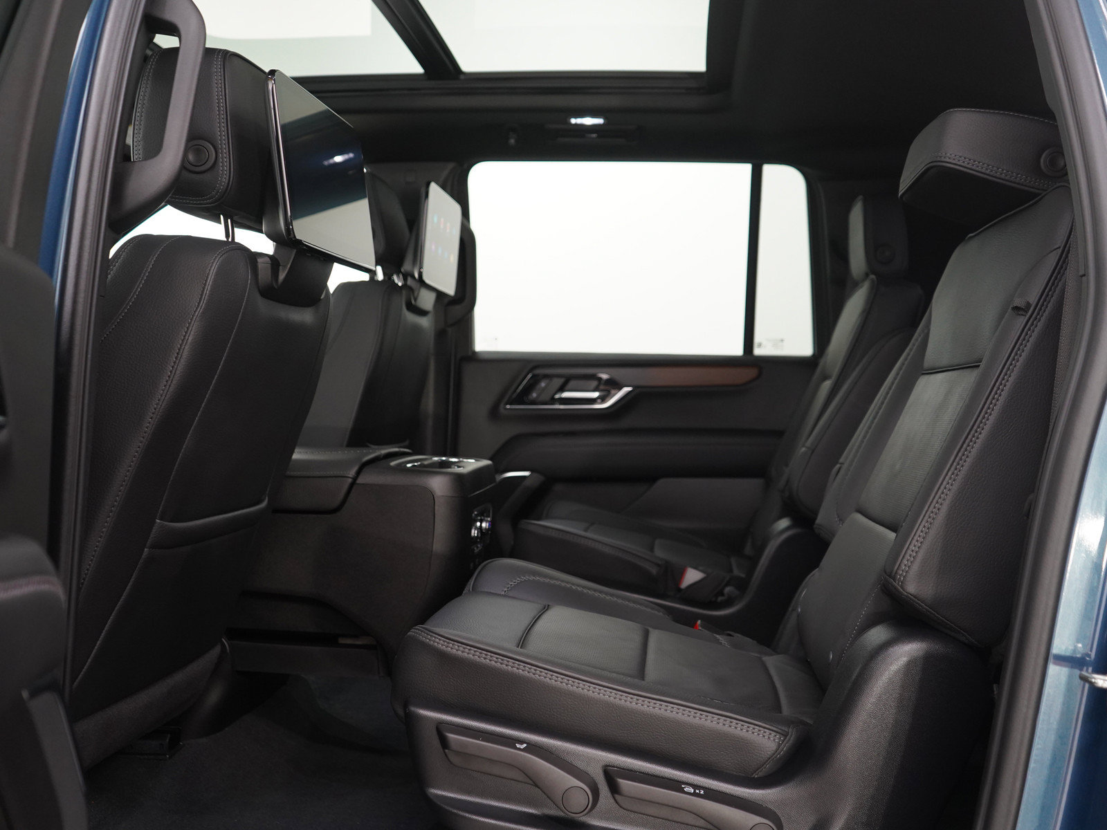 Used 2025 GMC Yukon XL Denali w/ Denali Reserve Package AWD/4WD image 21