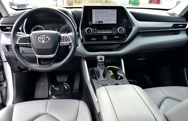 Certified 2024 Toyota Highlander XLE image 19