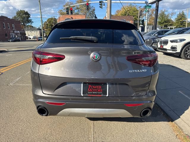 Used 2023 Alfa Romeo Stelvio Ti AWD/4WD image 4