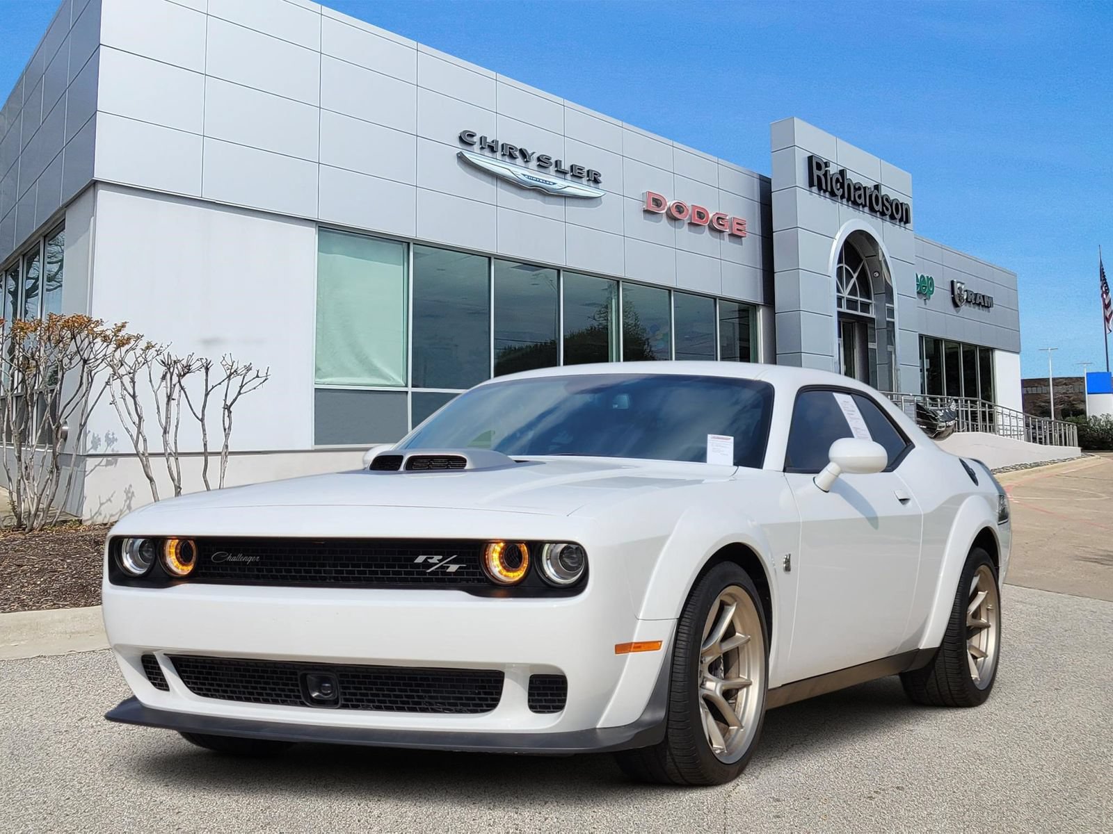 Used 2023 Dodge Challenger R/T Scat Pack RWD image 2