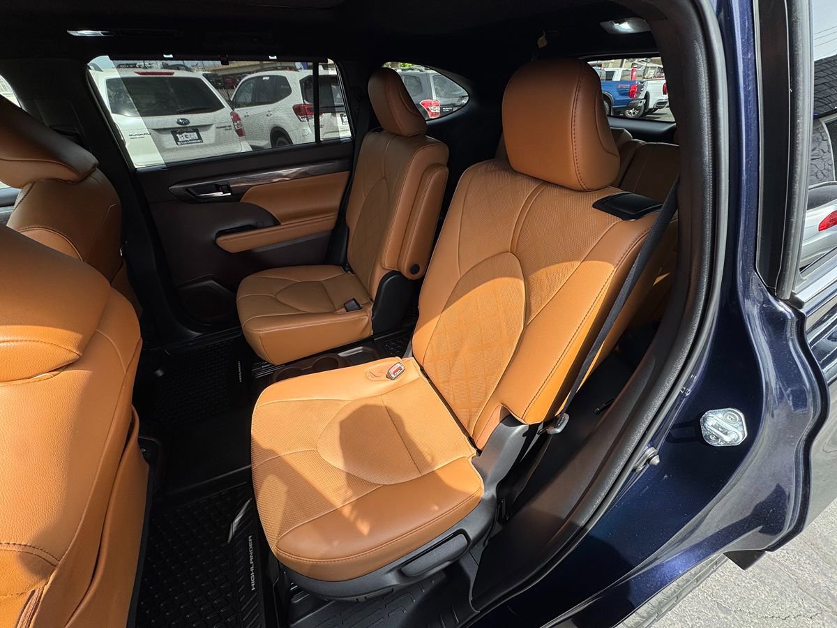 Used 2021 Toyota Highlander Platinum AWD/4WD image 30