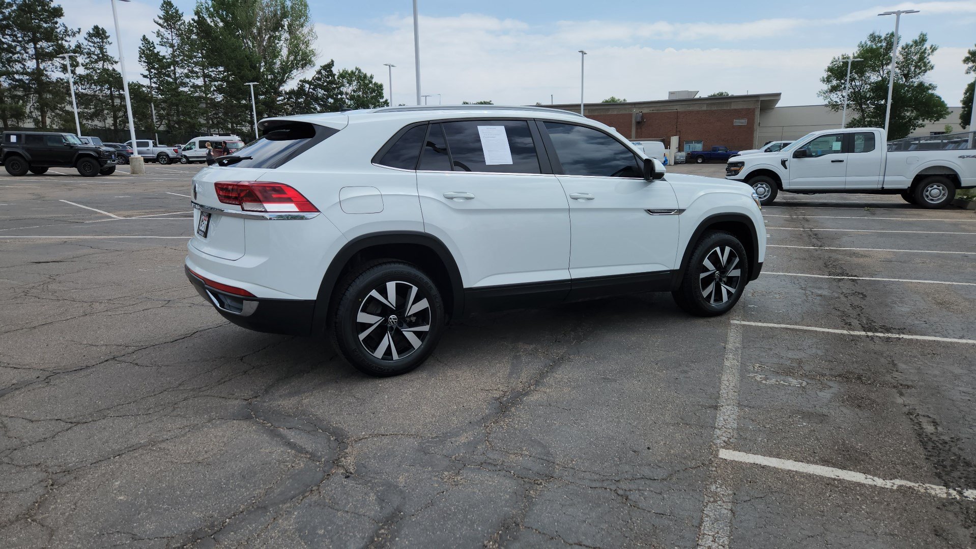 Used 2022 Volkswagen Atlas Cross Sport SE FWD image 11
