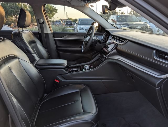 Used 2023 Jeep Grand Cherokee L Limited AWD/4WD image 32