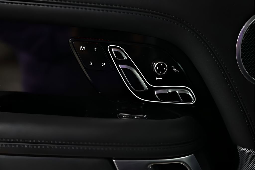 Used 2021 Land Rover Range Rover P525 Westminster Edition image 27