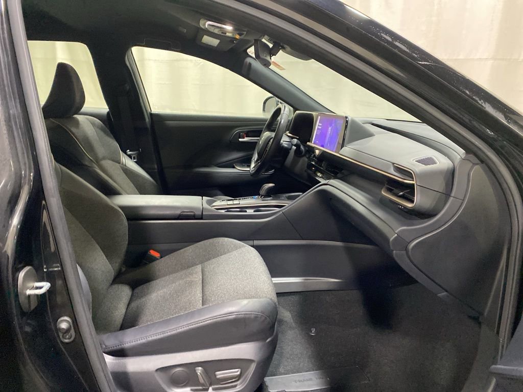 Used 2023 Toyota Crown XLE image 8