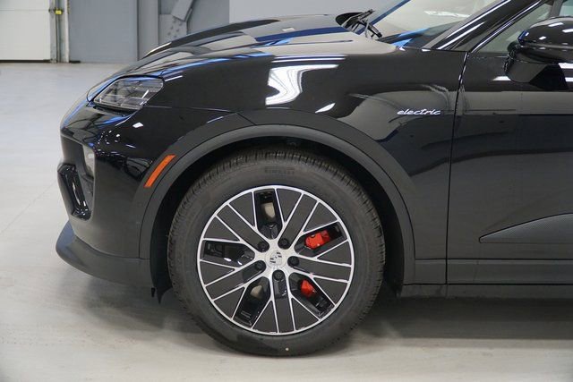 New 2026 Porsche Macan 4S Electric AWD/4WD image 16
