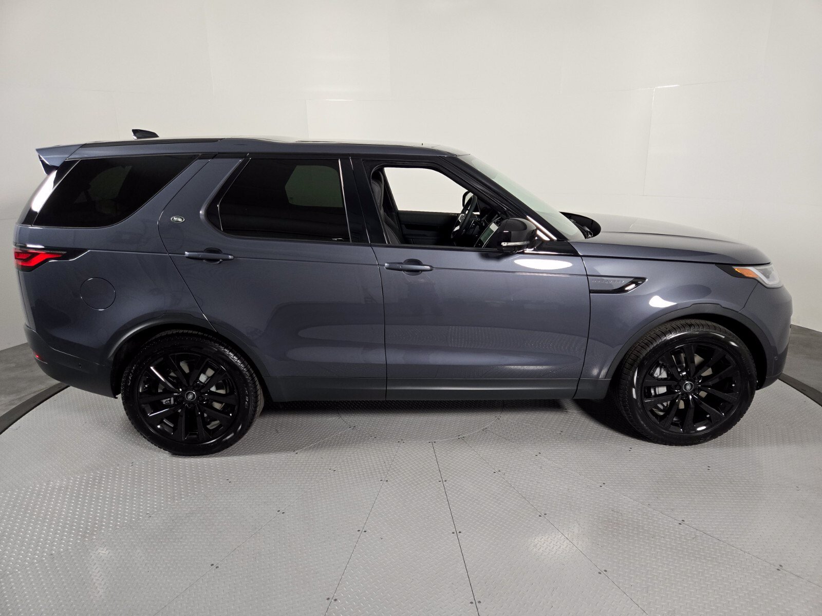 New 2026 Land Rover Discovery S AWD/4WD image 6