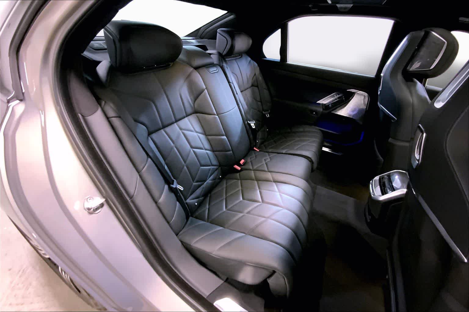 Certified 2023 BMW 760i xDrive AWD/4WD image 19