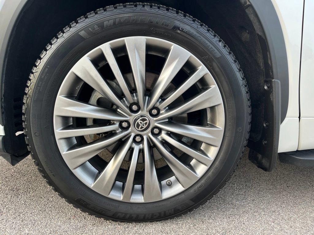 Used 2021 Toyota Highlander Platinum FWD image 13