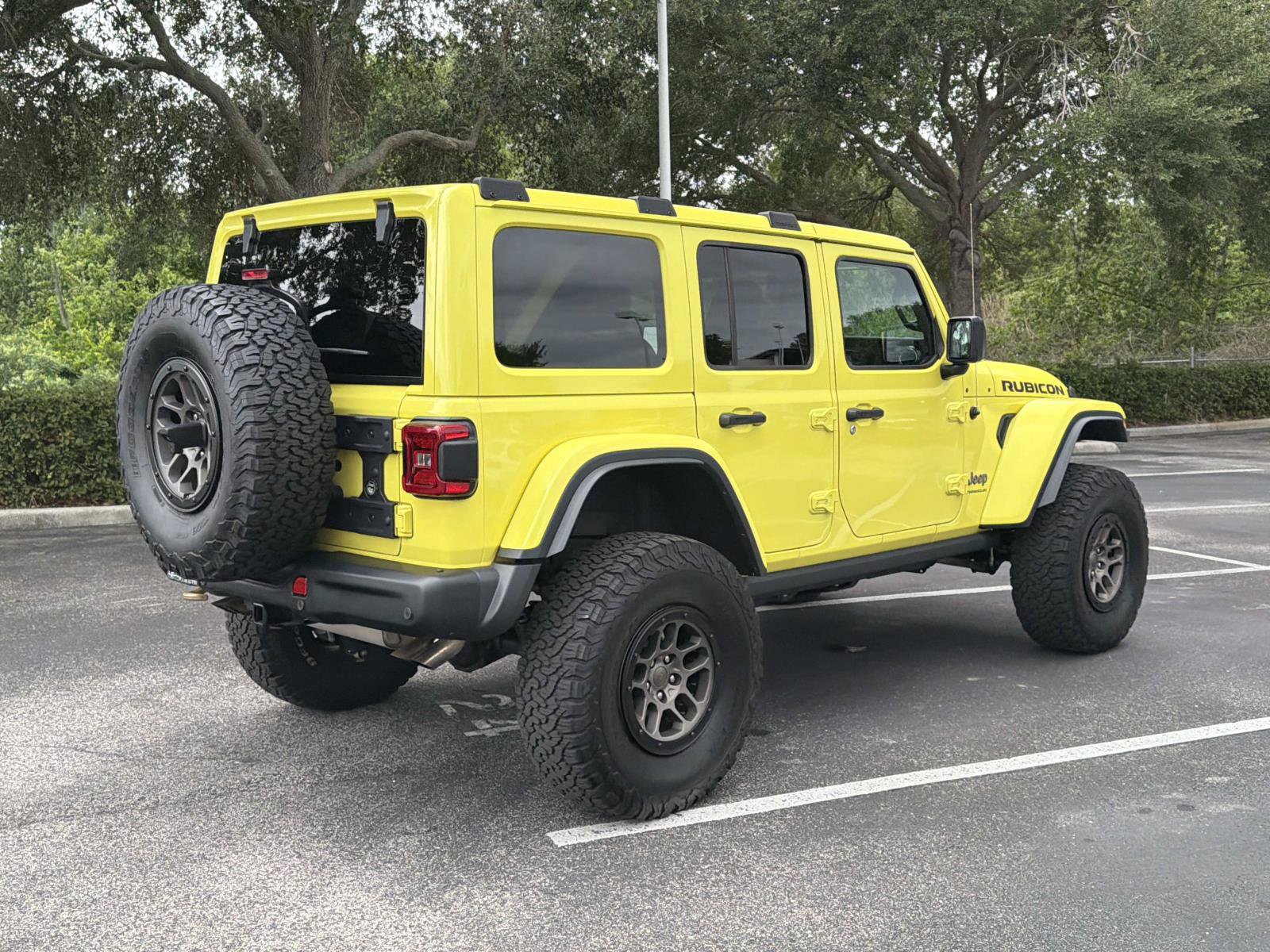 Used 2023 Jeep Wrangler Unlimited Rubicon 392 w/ Xtreme Recon 35" Tire Package AWD/4WD image 4