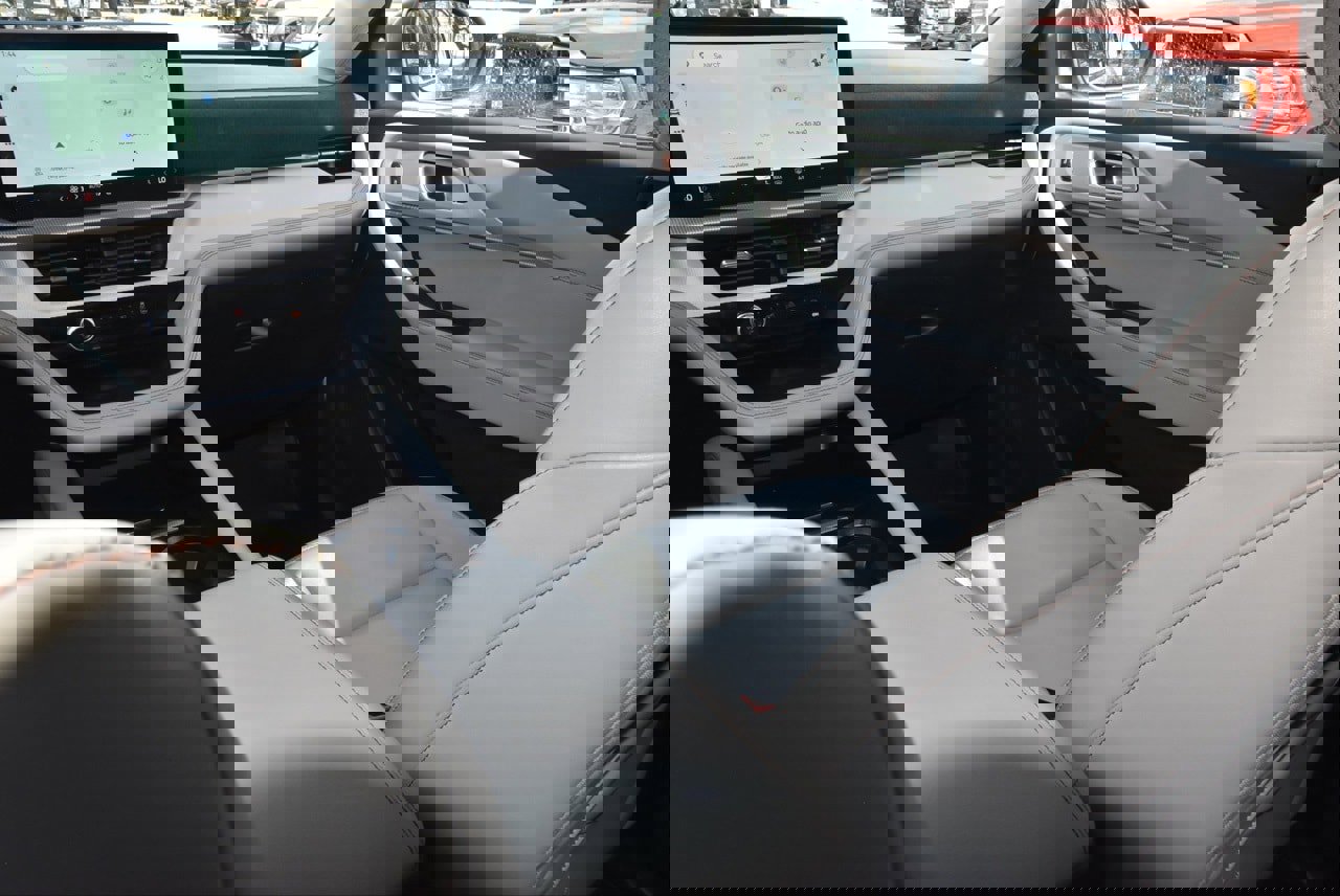 Certified 2025 Ford Explorer Active w/ Active Comfort Package image 18