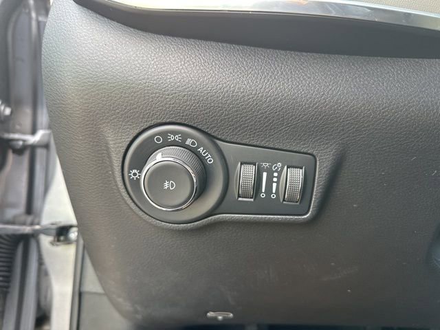 Used 2024 Jeep Compass Limited image 17