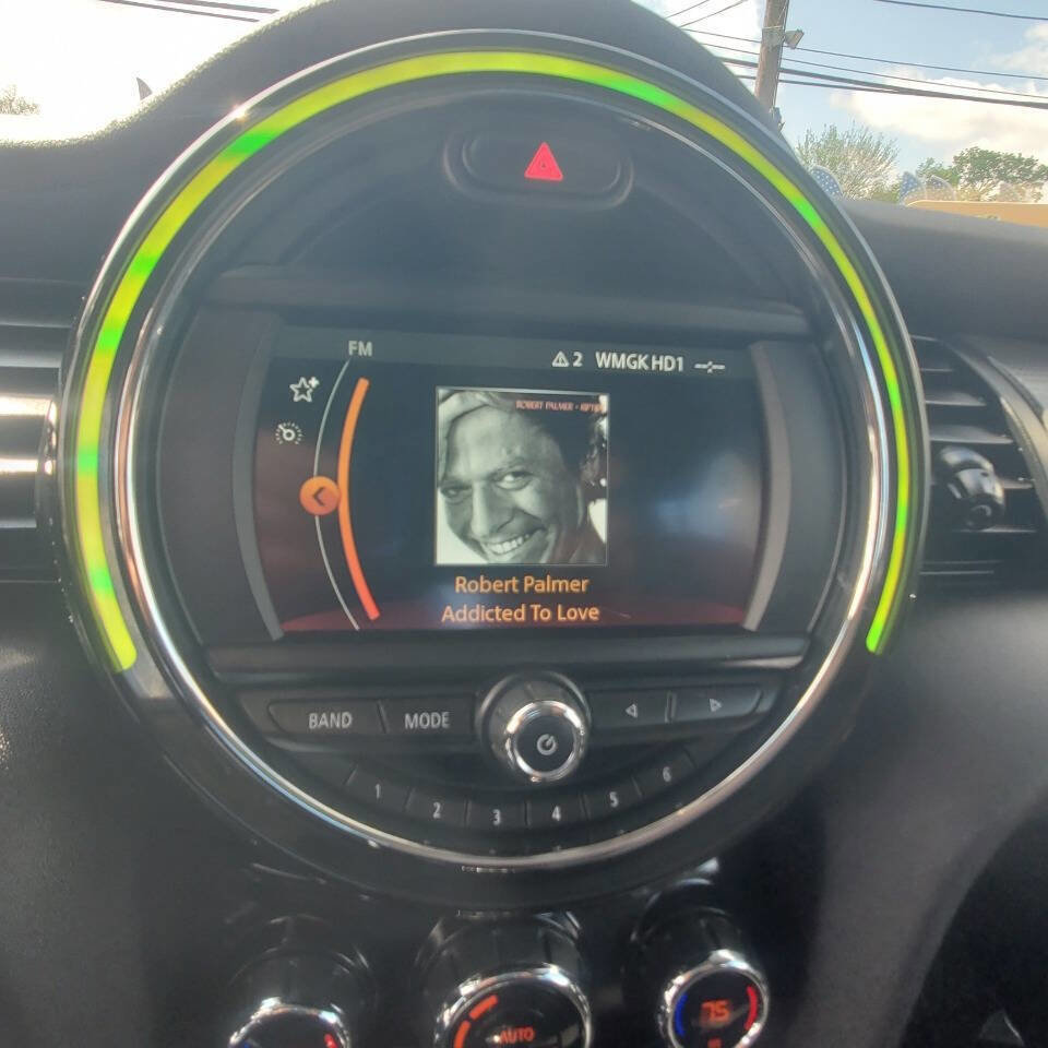 Used 2019 MINI Cooper 4-Door Hardtop image 22