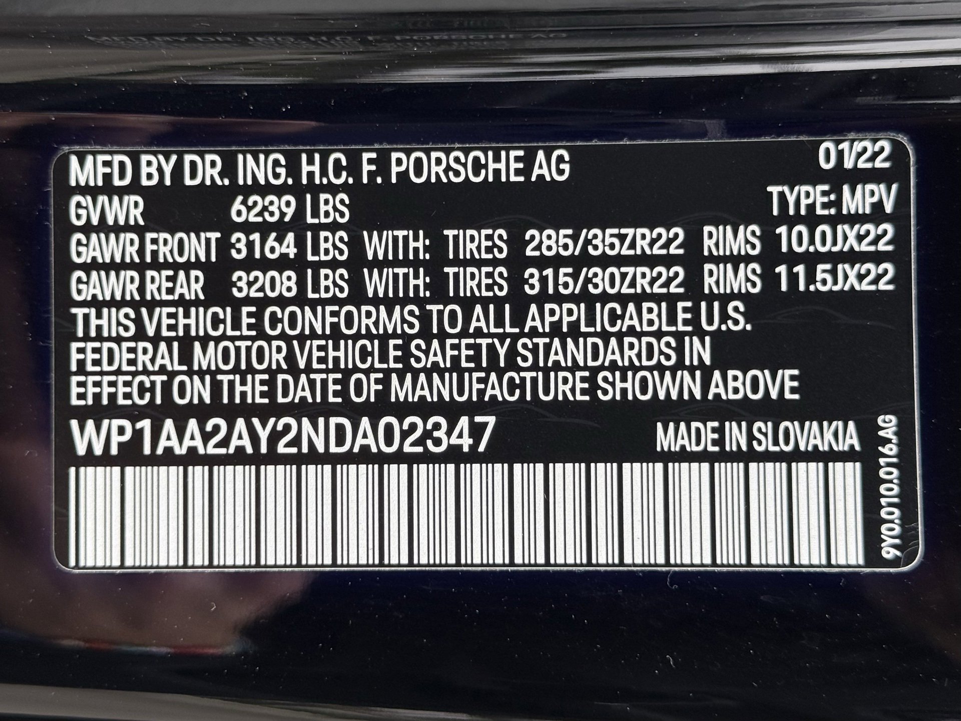 Certified 2022 Porsche Cayenne Platinum Edition image 37