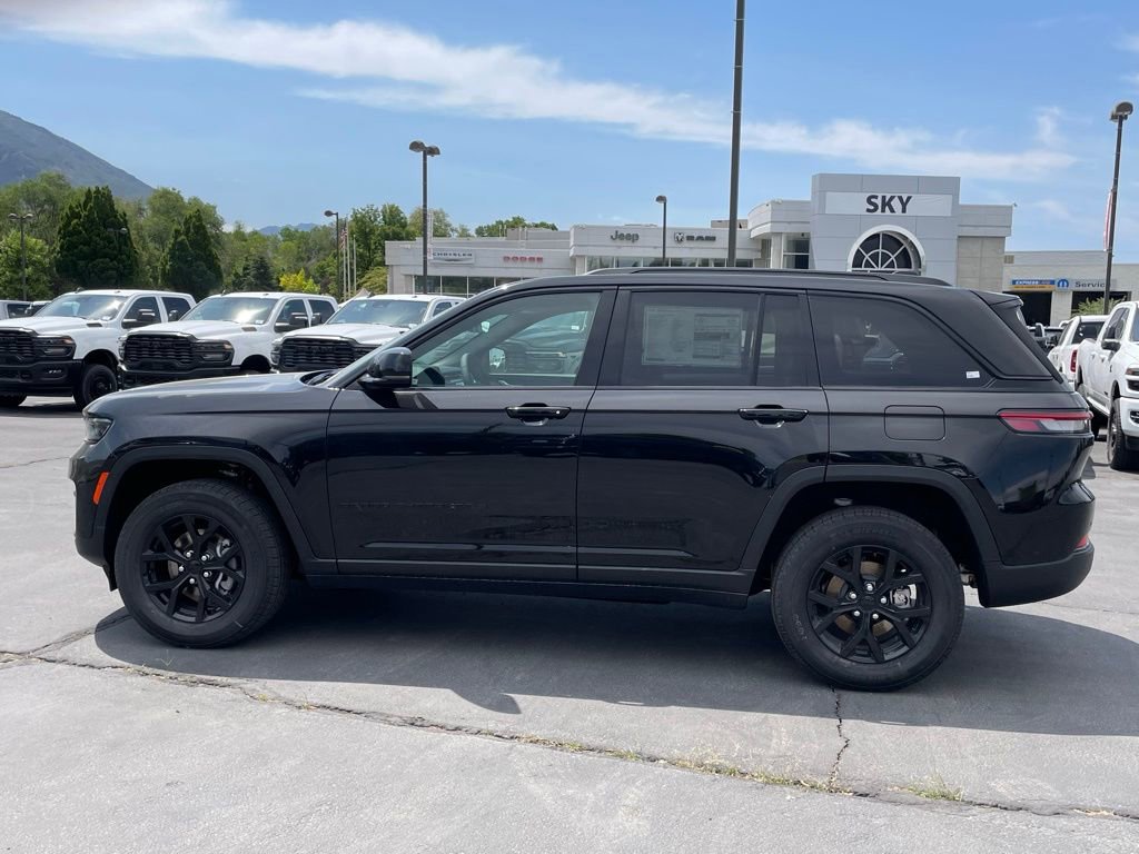 New 2025 Jeep Grand Cherokee Altitude image 15