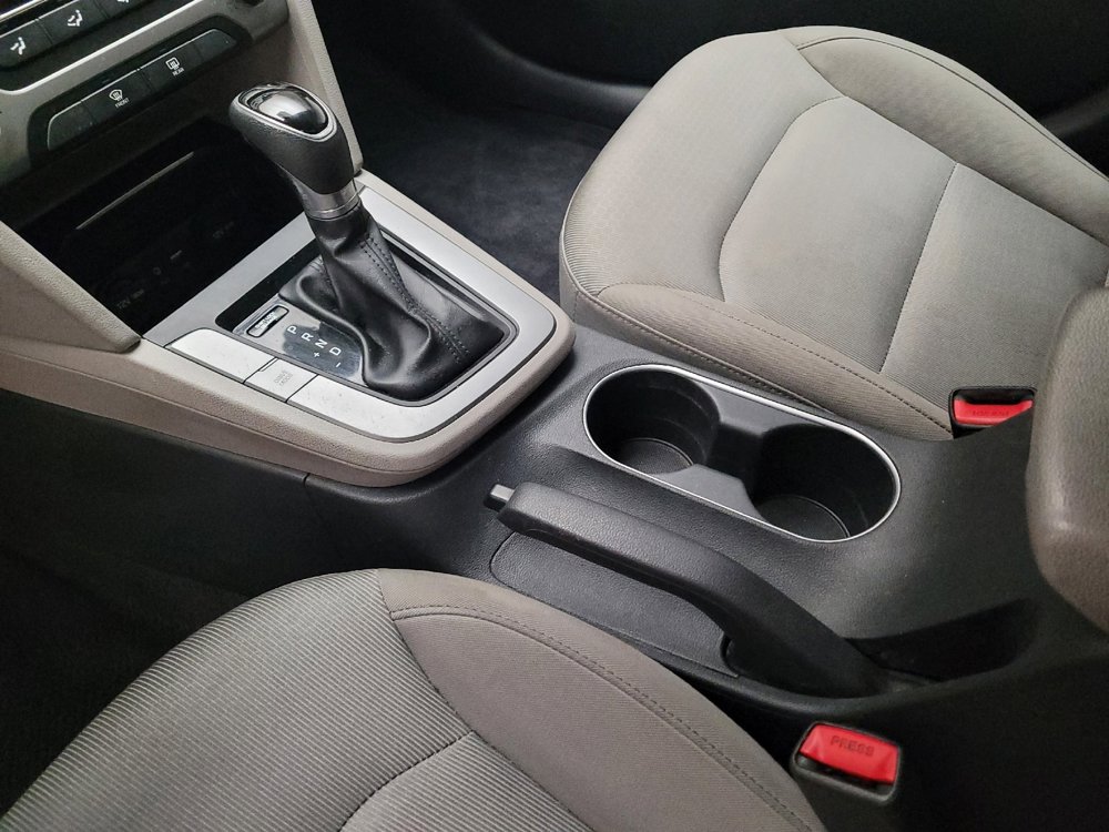 Used 2017 Hyundai Elantra SE image 26
