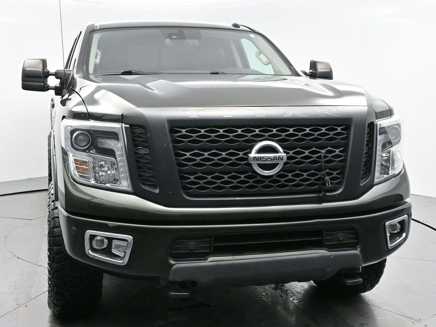 Used 2019 Nissan Titan PRO-4X w/ Pro-4x Convenience Package AWD/4WD image 2