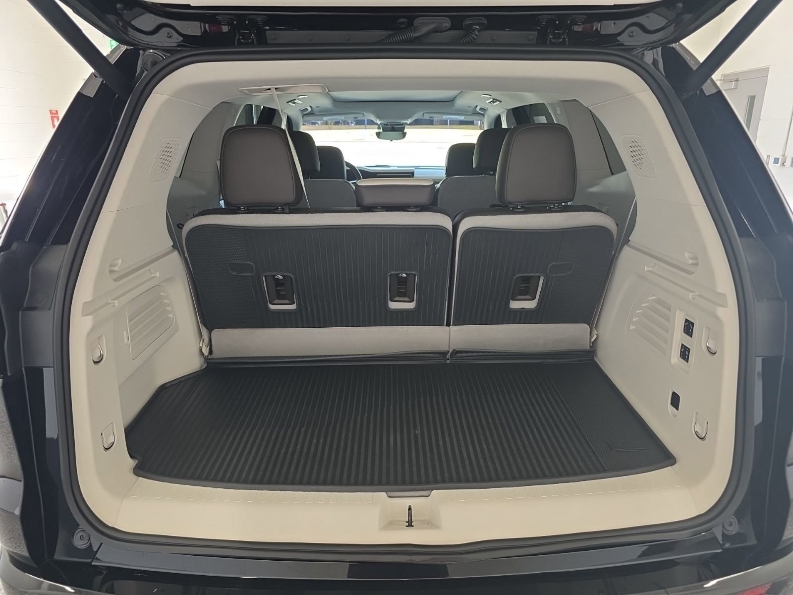 Used 2024 GMC Acadia Denali w/ Super Cruise Package image 14