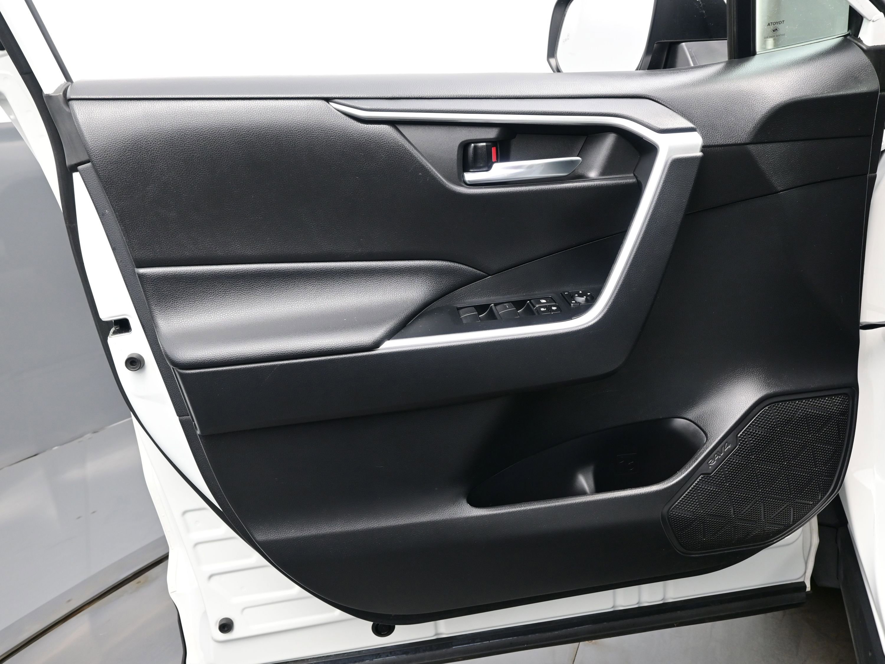Used 2021 Toyota RAV4 XLE AWD/4WD image 9