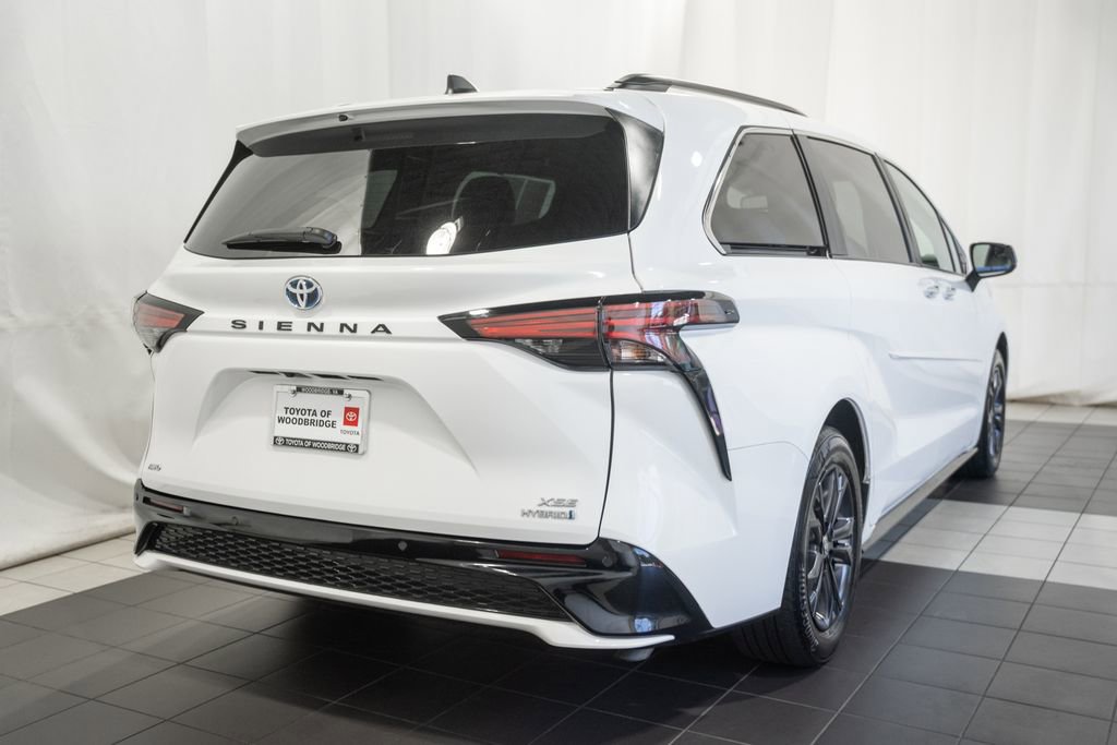 Used 2024 Toyota Sienna XSE w/ XSE Plus Package AWD/4WD image 4