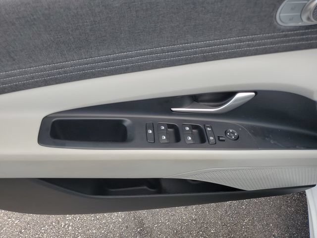 Used 2025 Hyundai Elantra Limited FWD image 19